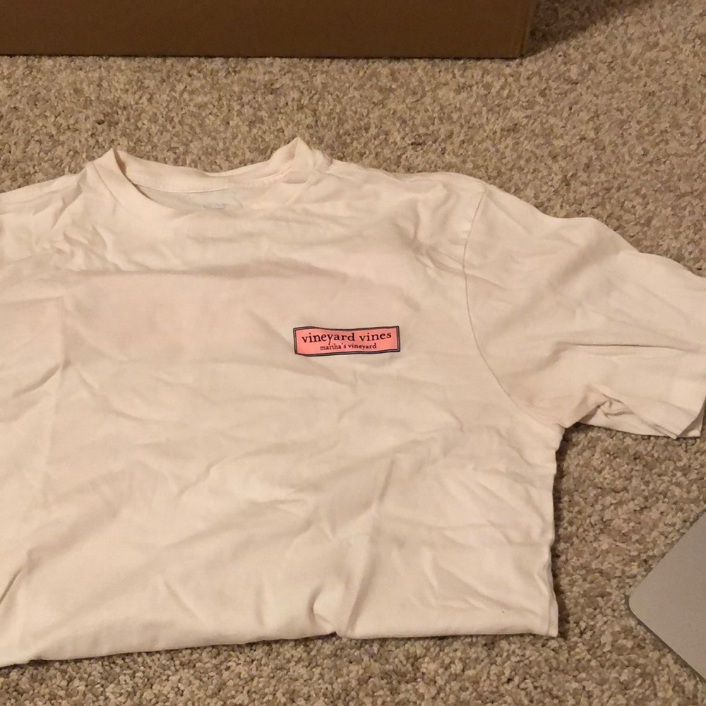 Vineyard vines t-shirt